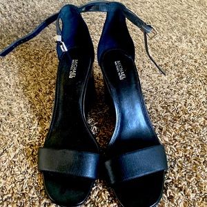 Beautiful Michael Kors shoes size 9.used once